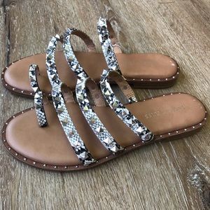 SINCERELY JULES SnakeSkin Studded Sandal NWOT 9